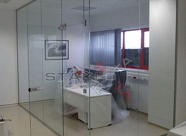 Pregradbene stijene od sigurnosnog stakla s zaokretnim vratima 1 Pregradbene stijene od sigurnosnog stakla s zaokretnim vratima 1