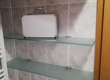 staklene kaljene police sa nosačima staklene kaljene police sa nosačima