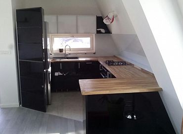 crni i bijeli kaljivi lacobel za kuhinju