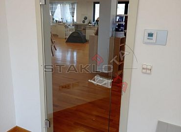 staklena zaokretna vrata 8. staklena zaokretna vrata 8.