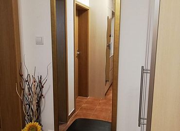 uokvirivanje ogledala u drvenu ramu uokvirivanje ogledala u drvenu ramu