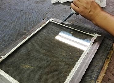 vatrostalno staklo rezano na dimenzije te momtaža na metalna vrata peći i kamina