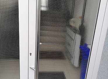zamjena žičanog stakala na ulaznim vratima stambeni zgrada zamjena žičanog stakala na ulaznim vratima stambeni zgrada